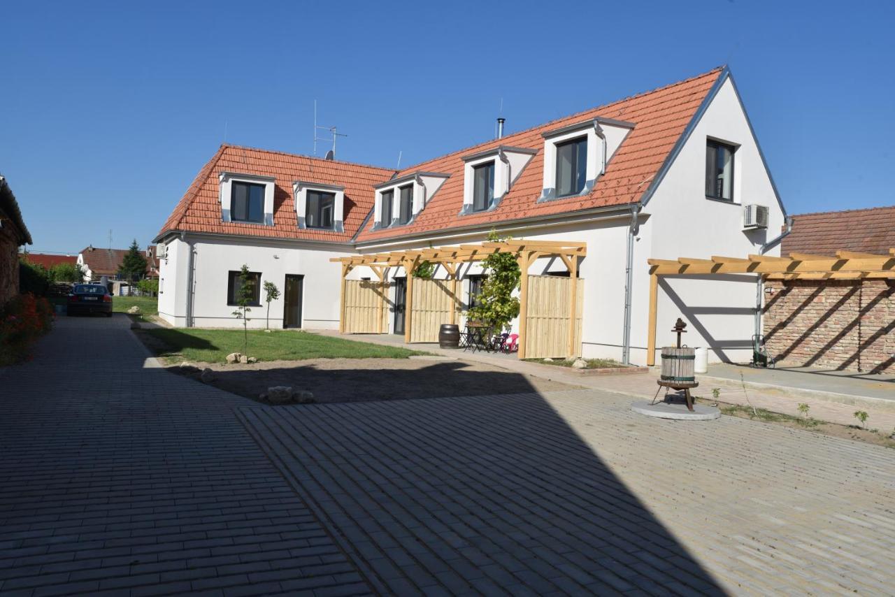 Vila Vlastovka Bulhary Exterior photo